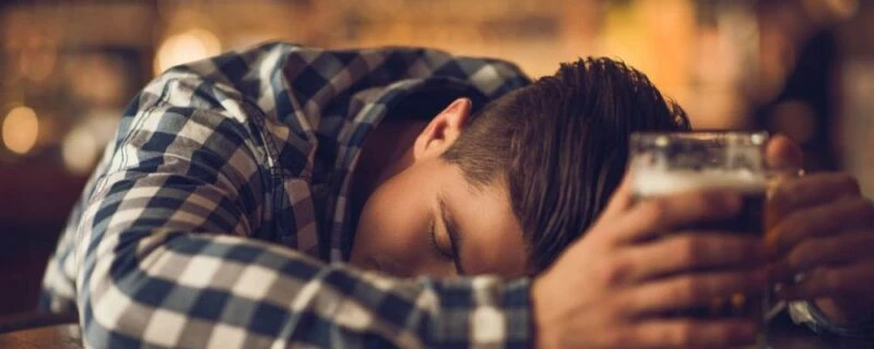 男性健身鍛鍊示意圖
